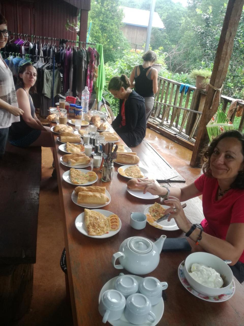 Bee Bee'S Chalets Home Stay And Trekking Banlung Exterior foto