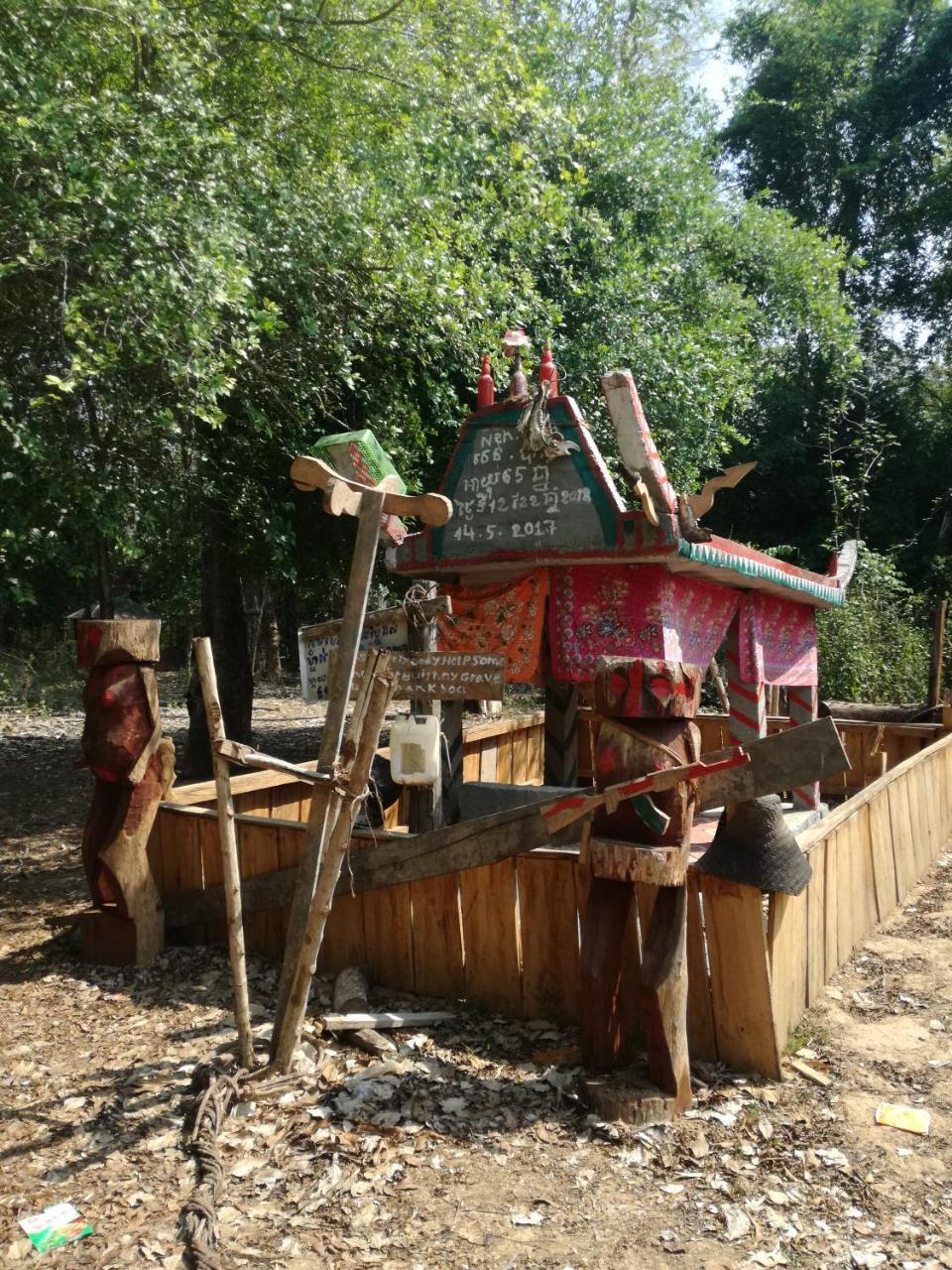 Bee Bee'S Chalets Home Stay And Trekking Banlung Exterior foto